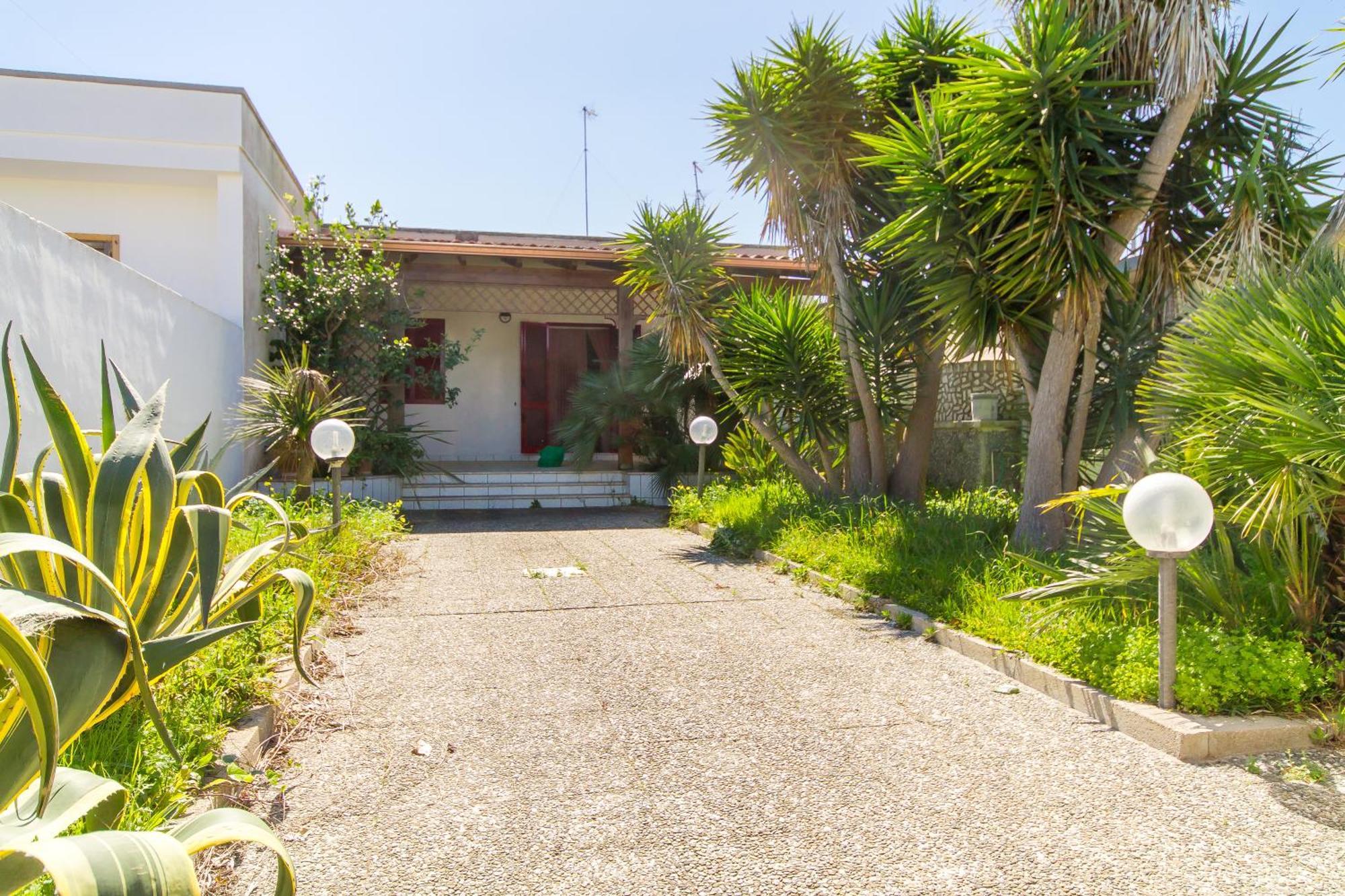 Villetta Rossa With Garden - Happy Rentals Melendugno Εξωτερικό φωτογραφία